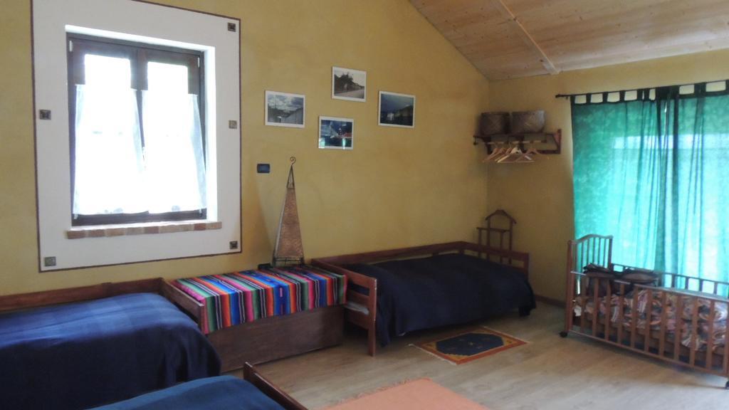 Maison d'hôtes Cascina Caldera à Cantarana Extérieur photo